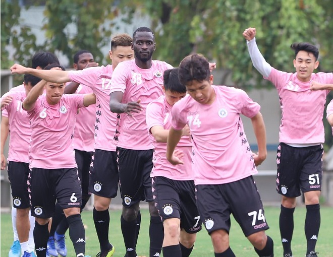 Tin tức b&oacute;ng đ&aacute; Việt Nam 14/3: Duy Mạnh lỡ hẹn AFF Cup 2020