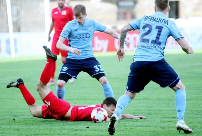 Dinamo Brest vs Vigvam Smolevichy, 22h00 ng&agrave;y 20/3: C&aacute;i uy của nh&agrave; v&ocirc; địch