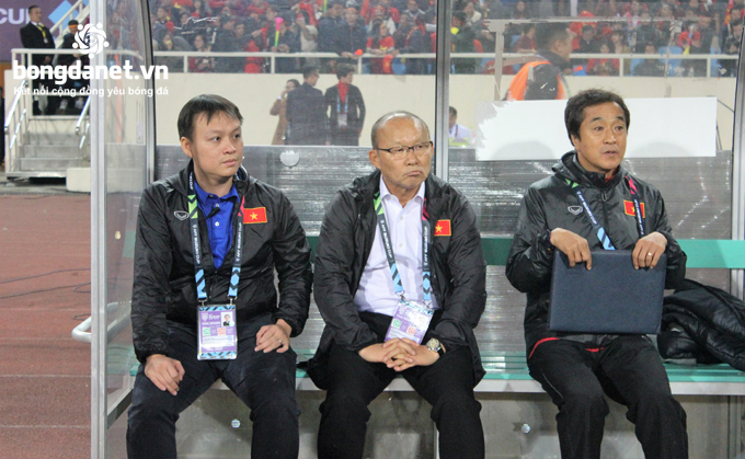 Tin b&oacute;ng đ&aacute; Việt Nam 29/3: Văn Hậu bị Heerenveen cắt giảm lương?