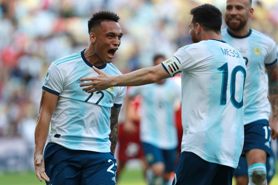 Barcelona ch&iacute;nh thức hỏi mua Lautaro Martinez
