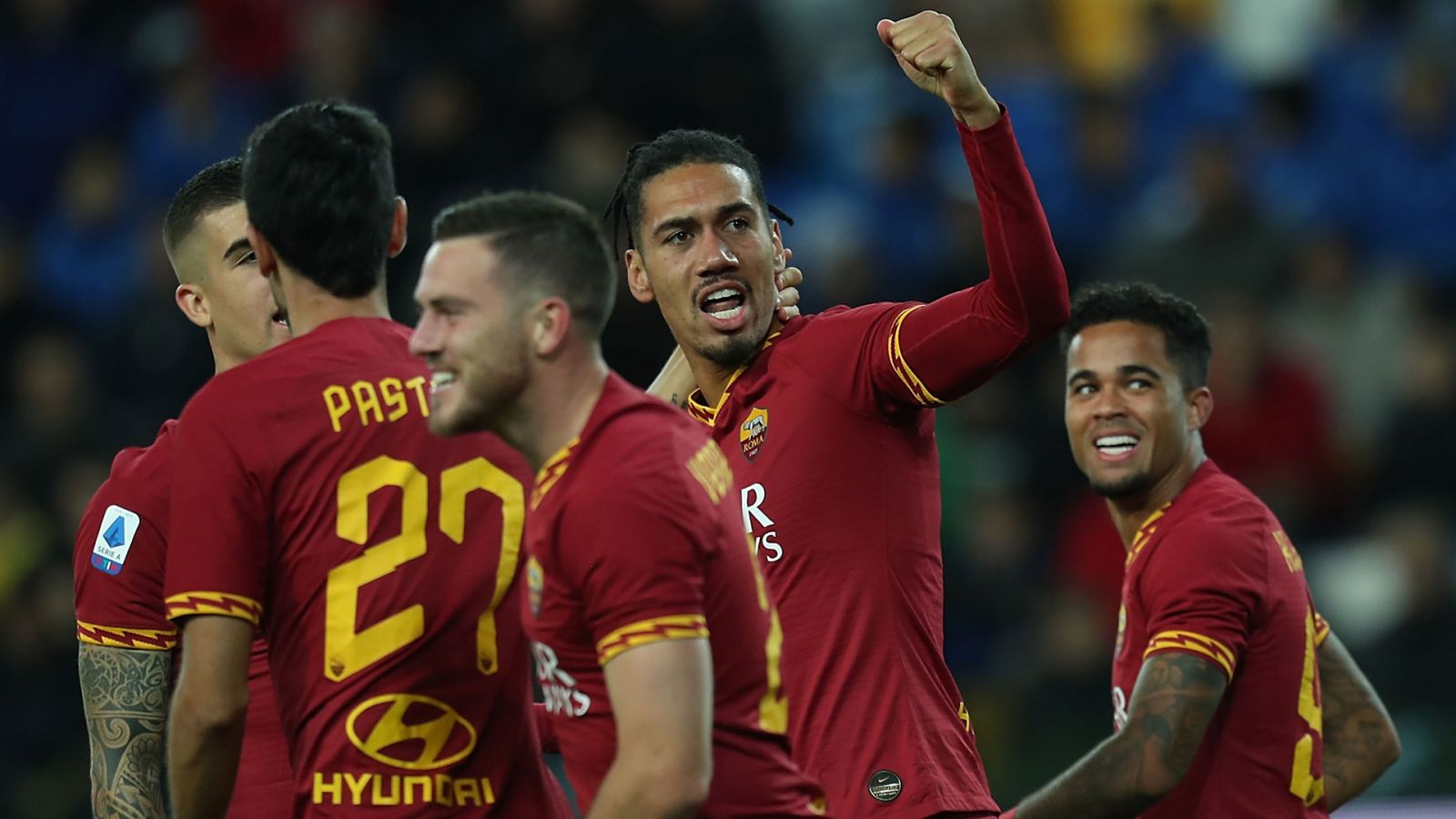 MU chốt gi&aacute; b&aacute;n Chris Smalling