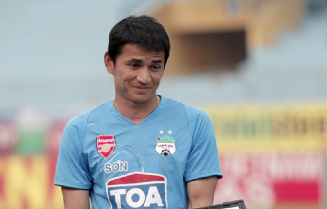 Kiatisak tiết lộ độ &ldquo;ng&ocirc;ng&rdquo; của bầu Đức