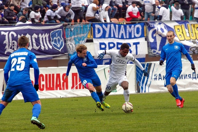 Vitebsk vs Dinamo Brest, 22h ng&agrave;y 18/4: C&aacute;i uy của nh&agrave; v&ocirc; địch