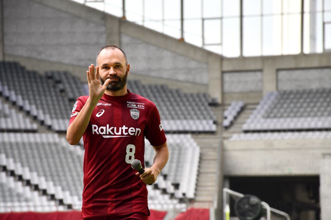 Iniesta tiết lộ qu&atilde;ng thời gian đen tối ở Barca