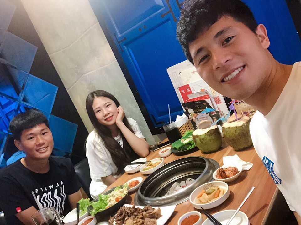 Đ&igrave;nh Trọng đốn tim fan trong sinh nhật b&ecirc;n bạn g&aacute;i l&acirc;u năm