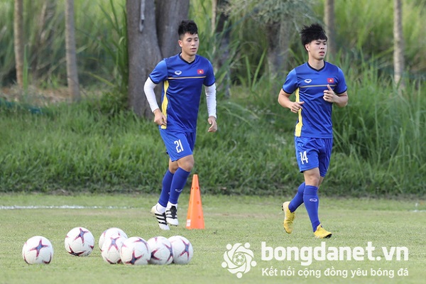 Trần Đ&igrave;nh Trọng bắt đầu điều trị chấn thương đầu gối