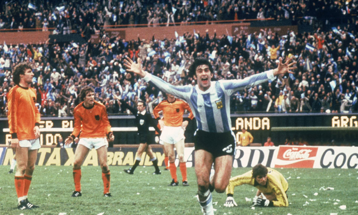 Si&ecirc;u đội h&igrave;nh qua c&aacute;c thời đại của đội tuyển b&oacute;ng đ&aacute; Argentina