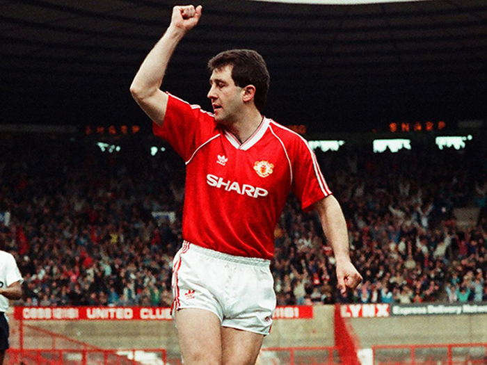 Đội h&igrave;nh những cầu thủ g&acirc;y thất vọng nhất trong lịch sử MU