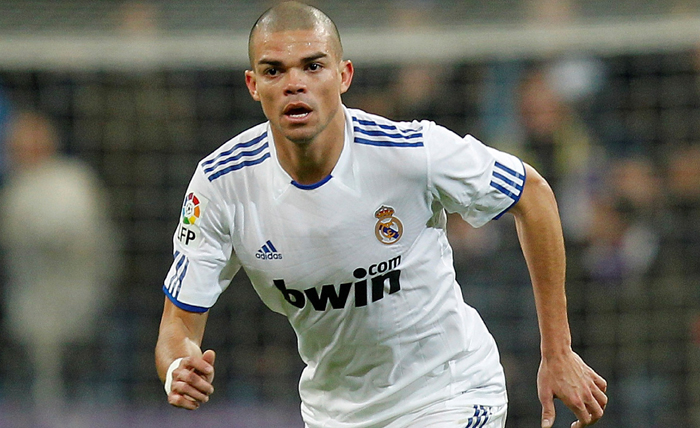 Đội h&igrave;nh 11 cầu thủ xuất sắc nhất trong lịch sử Real Madrid: Song s&aacute;t Ronaldo?