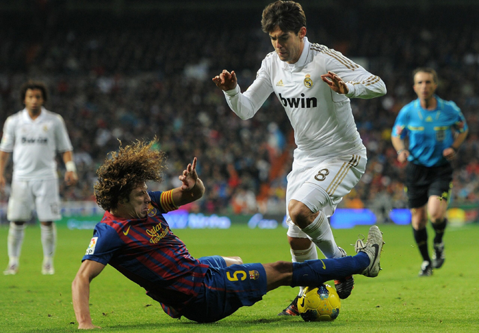 Đội h&igrave;nh 11 cầu thủ xuất sắc nhất lịch sử Barcelona: Johan Cruyff trước, Messi sau