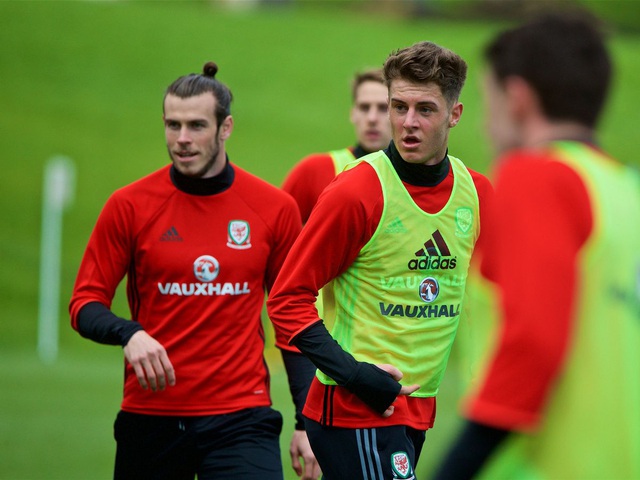 Ryan Giggs gi&uacute;p MU t&igrave;m đối t&aacute;c ho&agrave;n hảo cho Harry Maguire