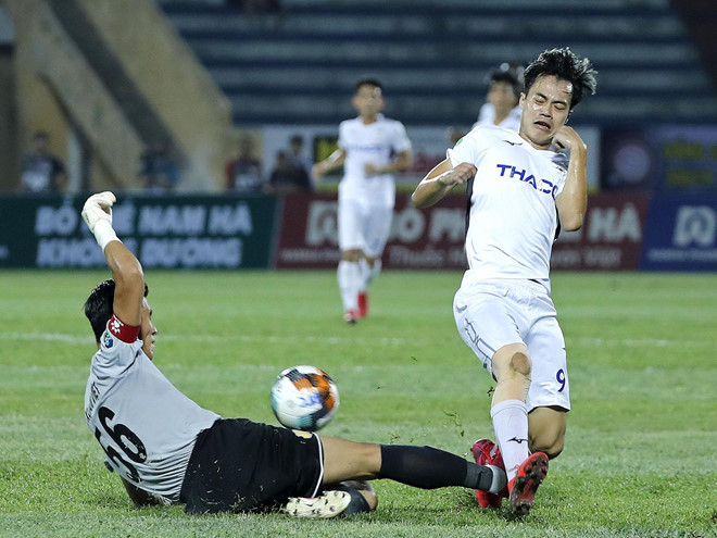 Văn To&agrave;n vắng mặt ở trận đại chiến với H&agrave; Nội FC?