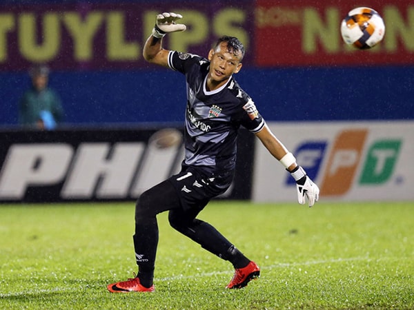 Thủ m&ocirc;n Tấn Trường nhận lương bao nhi&ecirc;u ở H&agrave; Nội FC?