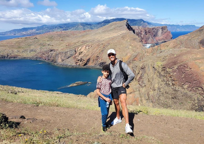 Ronaldo trốn c&aacute;ch ly ở Juventus, c&ugrave;ng bồ v&agrave; con trai đi du lịch