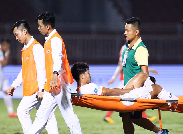 Đức Chinh gặp chấn thương l&agrave; do sức &eacute;p của HLV Park Hang-seo