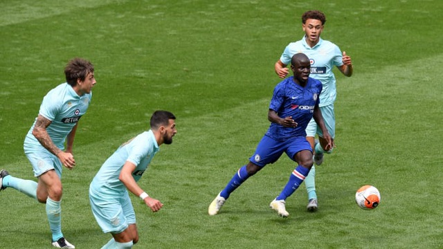 Olivier Giroud tỏa s&aacute;ng, Chelsea v&ugrave;i dập QPR 7-1