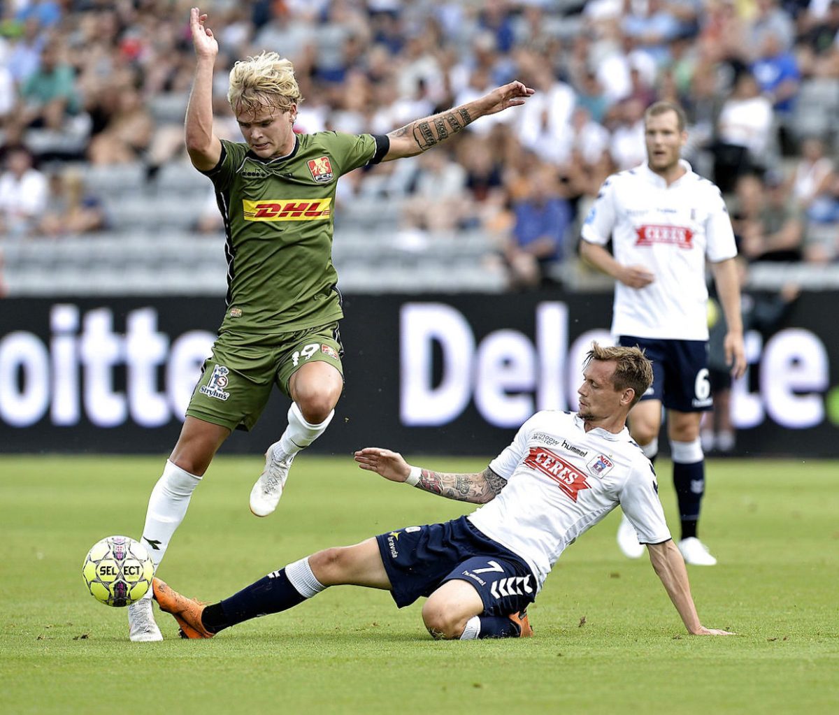 Aarhus vs Nordsj&aelig;lland, 23h ng&agrave;y 17/6: Kh&aacute;ch đ&ograve;i nợ