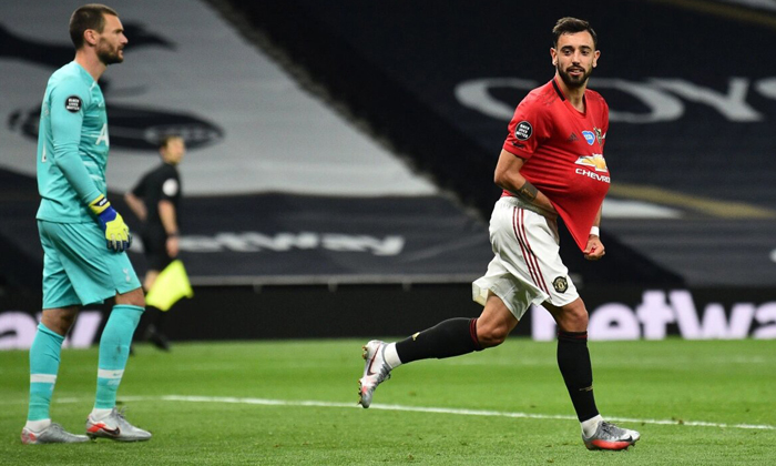 Paul Pogba t&aacute;i xuất ấn tượng, MU h&ograve;a tr&ecirc;n thế thắng Tottenham