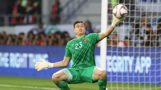 Đặng Văn L&acirc;m su&yacute;t bỏ b&oacute;ng đ&aacute; chỉ v&igrave; HAGL