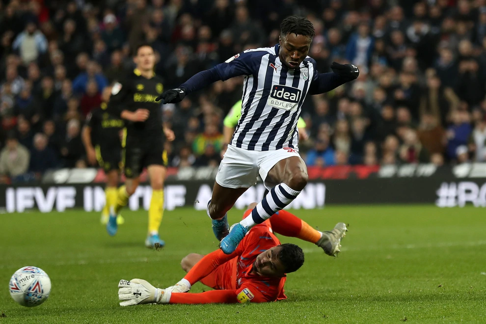 Brentford vs West Bromwich (1h45 27/6): R&uacute;t ngắn khoảng c&aacute;ch