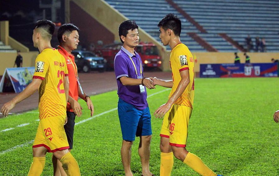 Nam Định thay tướng sau mạch 4 trận to&agrave;n thua