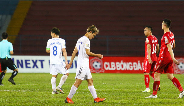 Văn To&agrave;n &acirc;n hận v&igrave; h&agrave;nh động xấu hổ trong trận đấu với SHB Đ&agrave; Nẵng