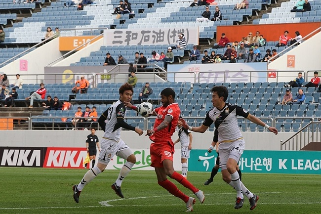 Jeju United vs Gyeongnam, 14h00 ng&agrave;y 28/6: Đ&ograve;i lại ng&ocirc;i đầu