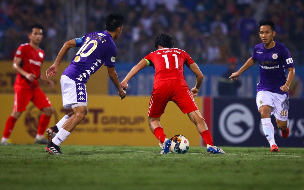 Tuấn Anh ch&aacute;n nản v&igrave; đồng đội kh&ocirc;ng nghe chỉ đạo