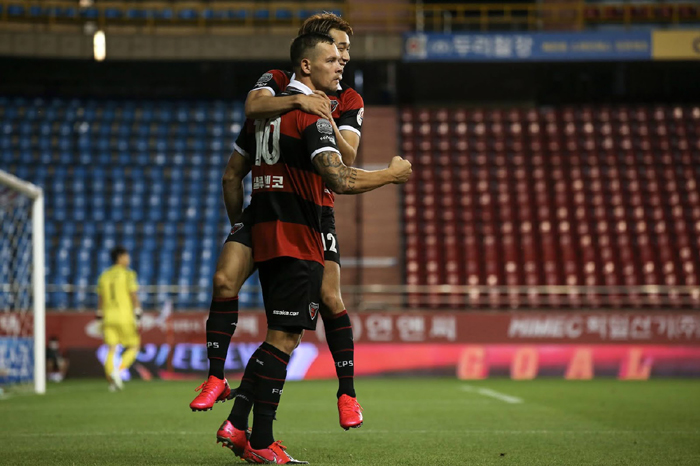 Gwangju vs Pohang Steelers, 17h ng&agrave;y 26/6: Kh&aacute;ch lấn chủ