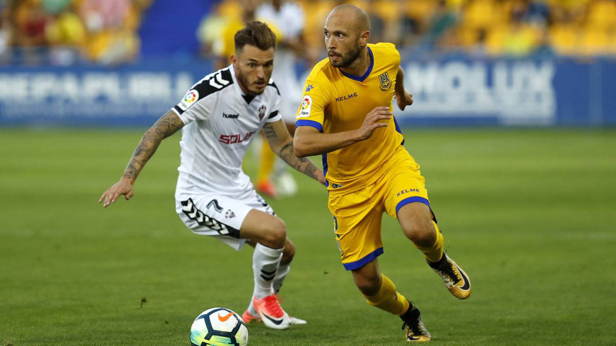 Albacete vs Alcorcon, 0h30 ng&agrave;y 3/7: Tr&aacute;nh xa đ&egrave;n đỏ