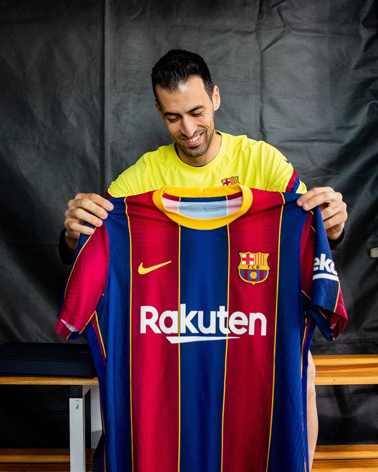 &Aacute;o đấu mới Barca m&ugrave;a b&oacute;ng 2021 bao giờ b&aacute;n ở Việt Nam?
