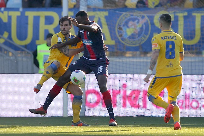 Crotone vs Frosinone, 2h00 ng&agrave;y 28/7: Tri &acirc;n cổ động vi&ecirc;n