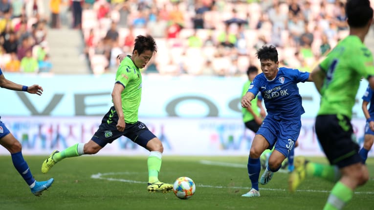 Incheon vs Gwangju, 18h ng&agrave;y 1/8: Kh&aacute;ch hoảng loạn