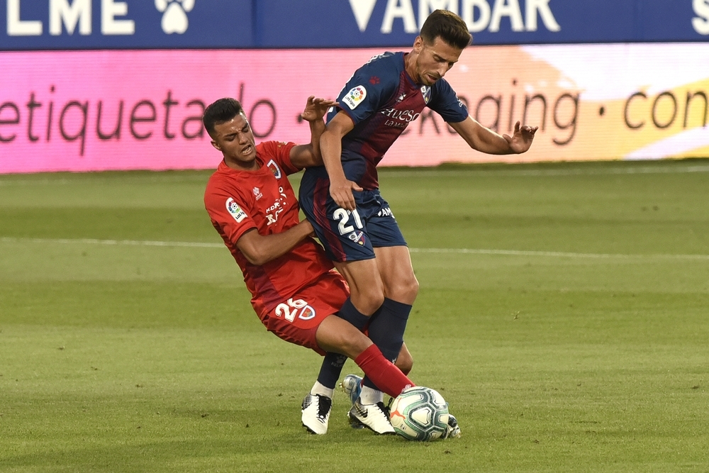 Huesca tiếp bước Cadiz l&ecirc;n hạng La Liga 2020/2021