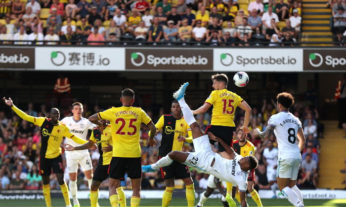 West Ham vs Watford (2h 18/7): B&uacute;a tạ tho&aacute;t hiểm?