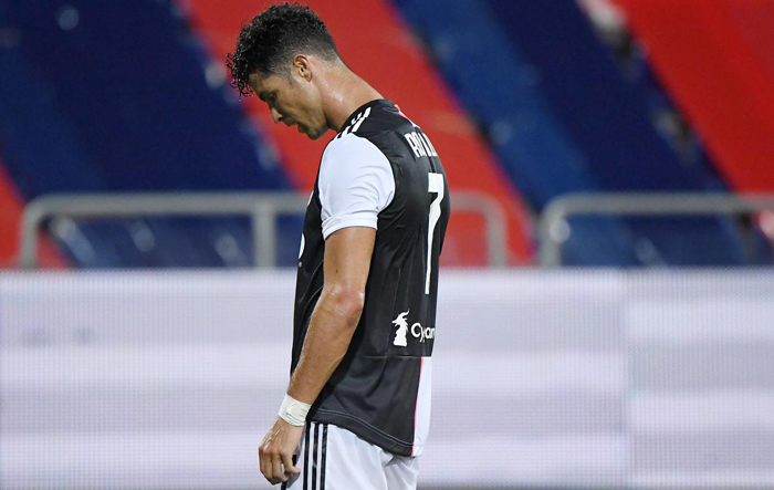 Juventus vs Roma (1h45 2/8): Tr&aacute;i đắng đầu ti&ecirc;n?