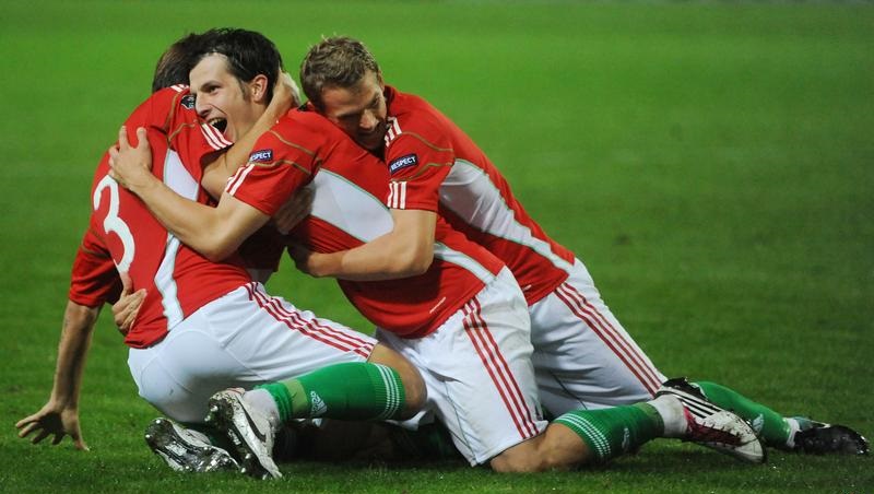 Bulgaria vs Hungary (01h45 9/10): Sức &eacute;p qu&aacute; lớn