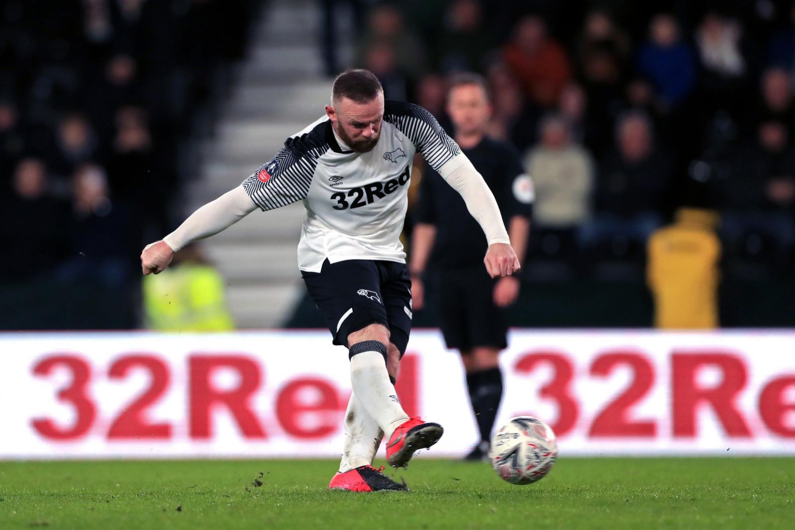 Derby County vs Barrow, 18h00 ng&agrave;y 5/9: Lại nhớ Rooney