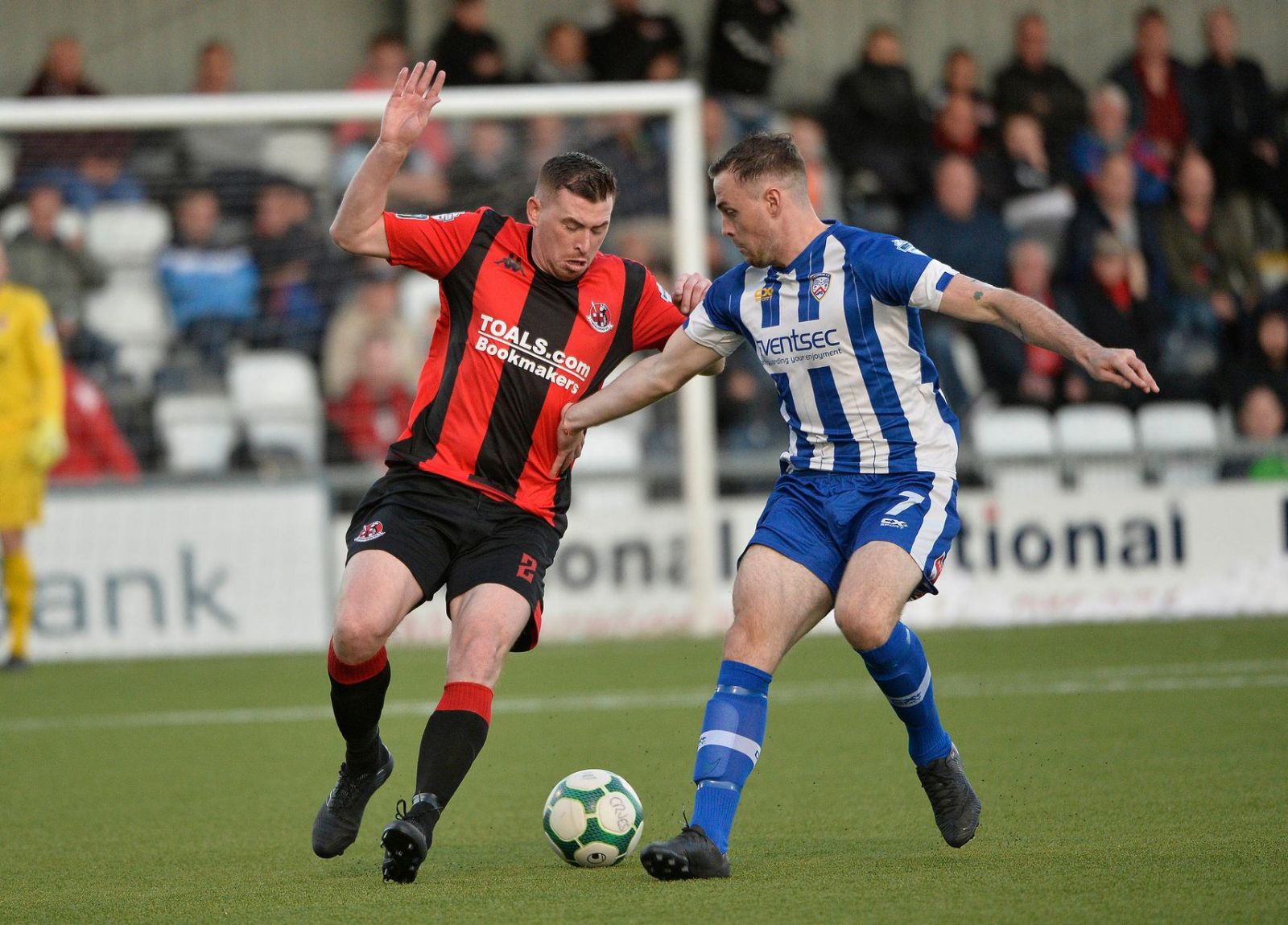 Coleraine vs SP La Fiorita, 1h30 ng&agrave;y 21/8: V&ugrave;i dập kẻ l&oacute;t đường