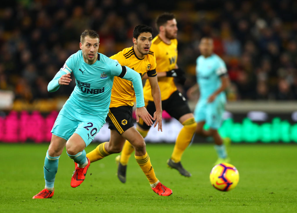 Wolves vs Newcastle (23h30 25/10): Bầy S&oacute;i săn mồi
