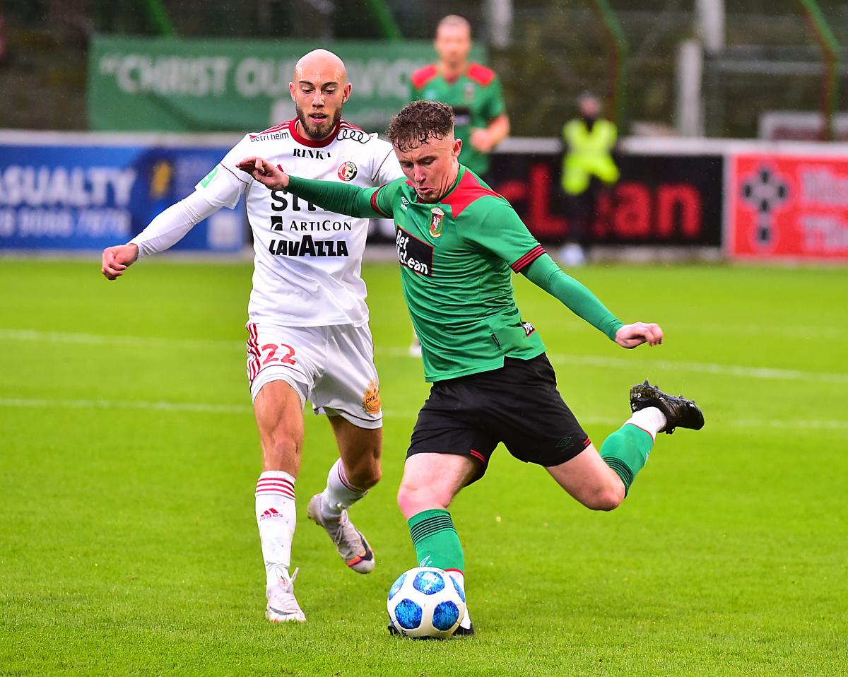 Motherwell vs Glentoran Belfast, 1h45 ng&agrave;y 28/8: Cắt mạch bất thắng