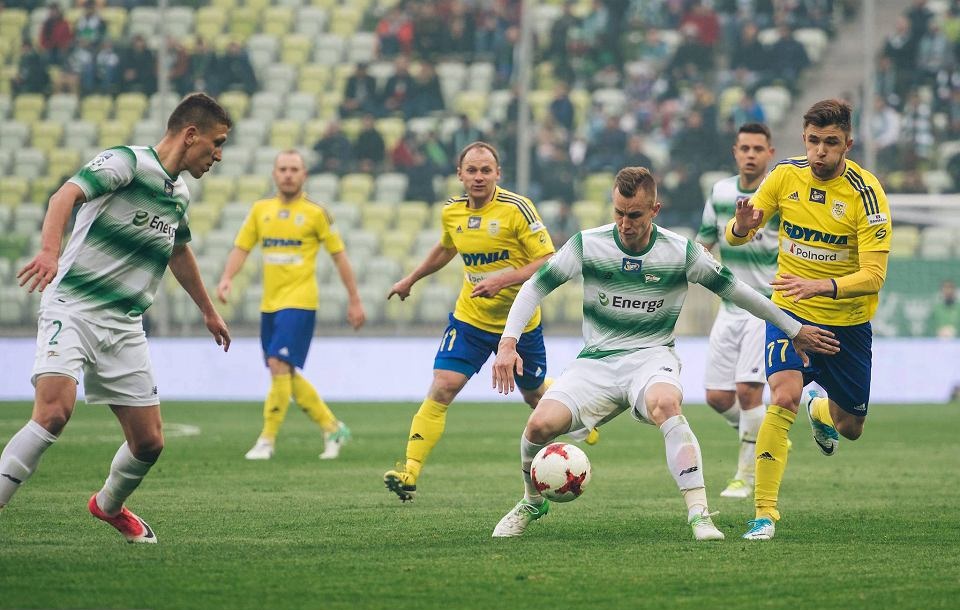 Piast Gliwice vs Lechia Gdansk, 00h00 ng&agrave;y 24/11: C&aacute;i dớp kh&oacute; chịu
