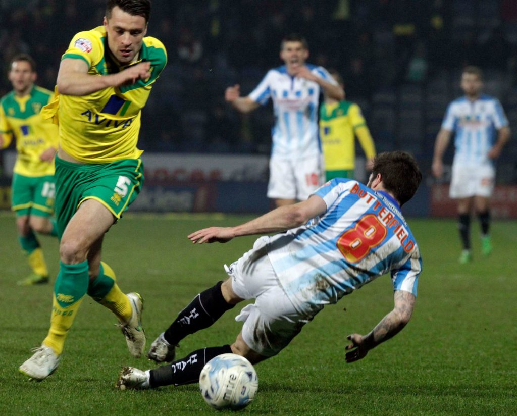 Huddersfield vs Norwich City, 21h ng&agrave;y 12/9: Ho&agrave;ng yến hồi sinh