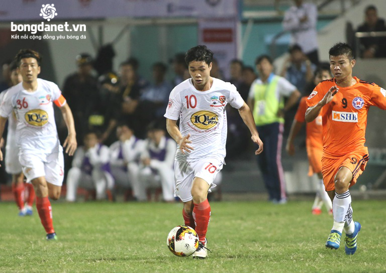 C&ocirc;ng Phượng c&oacute; thể l&aacute;ch luật để ra s&acirc;n ở trận HAGL vs TP.HCM?