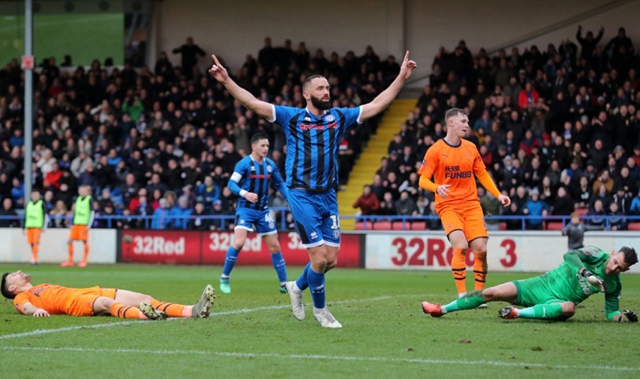Newcastle vs Rochdale (2h45 15/1): Kh&oacute; cản Ch&iacute;ch ch&ograve;e