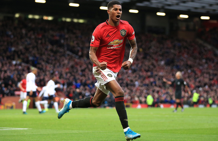 Liverpool vs Man United (23h30 19/1): Kỳ t&iacute;ch trong nghịch cảnh?