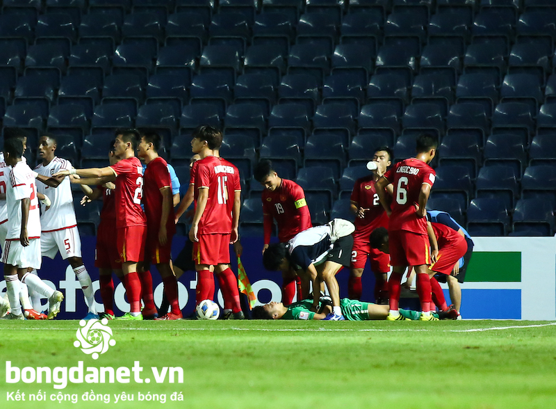 B&ugrave;i Tiến Dũng chấn thương vai, nghỉ trận U23 Việt Nam-U23 Jordan?