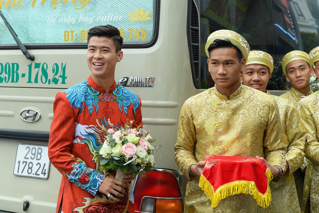 Ch&ugrave;m ảnh: Duy Mạnh, Quỳnh Anh rạng ngời trong lễ ăn hỏi