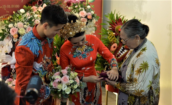 Ch&ugrave;m ảnh: Duy Mạnh, Quỳnh Anh rạng ngời trong lễ ăn hỏi