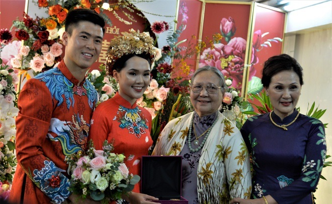 Ch&ugrave;m ảnh: Duy Mạnh, Quỳnh Anh rạng ngời trong lễ ăn hỏi